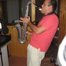 Grabando saxos.